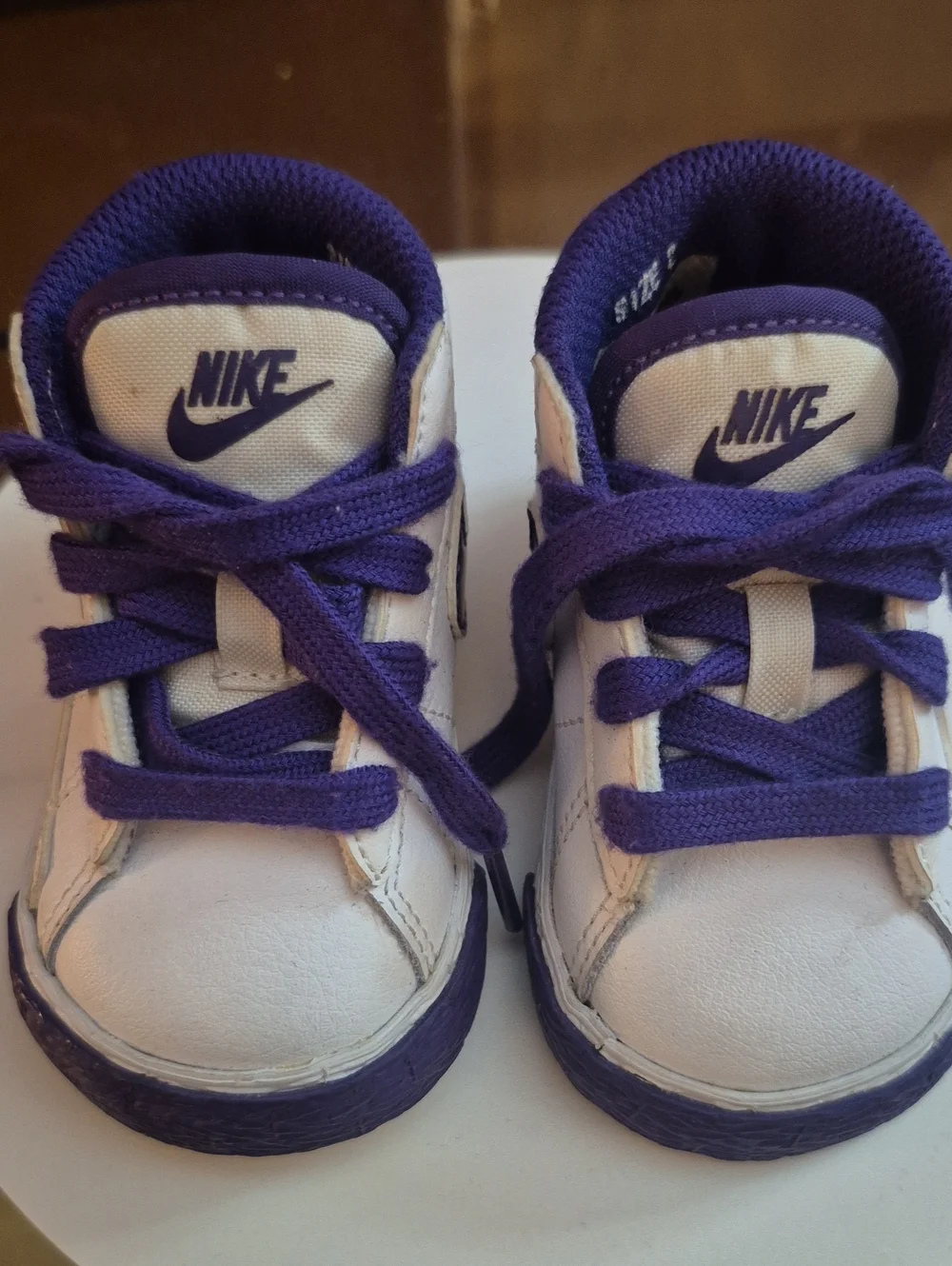 Nike Kids White and Purple Low-Top Sneakers